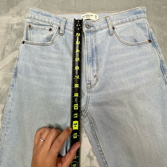 Abercrombie & Fitch The Skinny High-Rise Jeans | Size 29 / 8 | Light Wash - Picture 3 of 9
